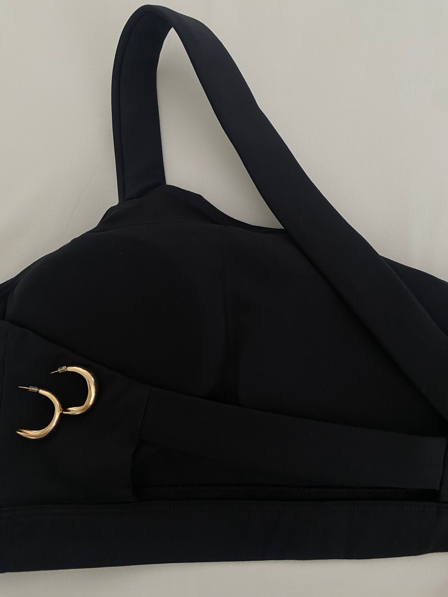 The stylish runner sports bra in black