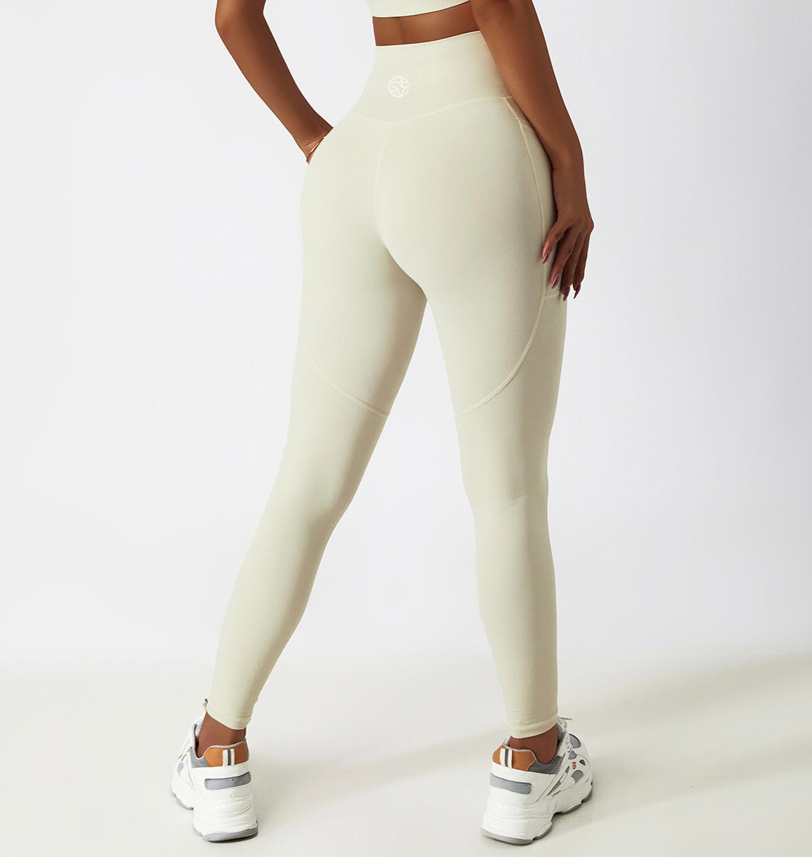 Active Elegance meets Performance Tights in Vanilla