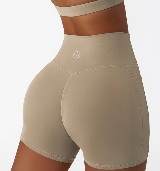 Endurance Shorts in Beige